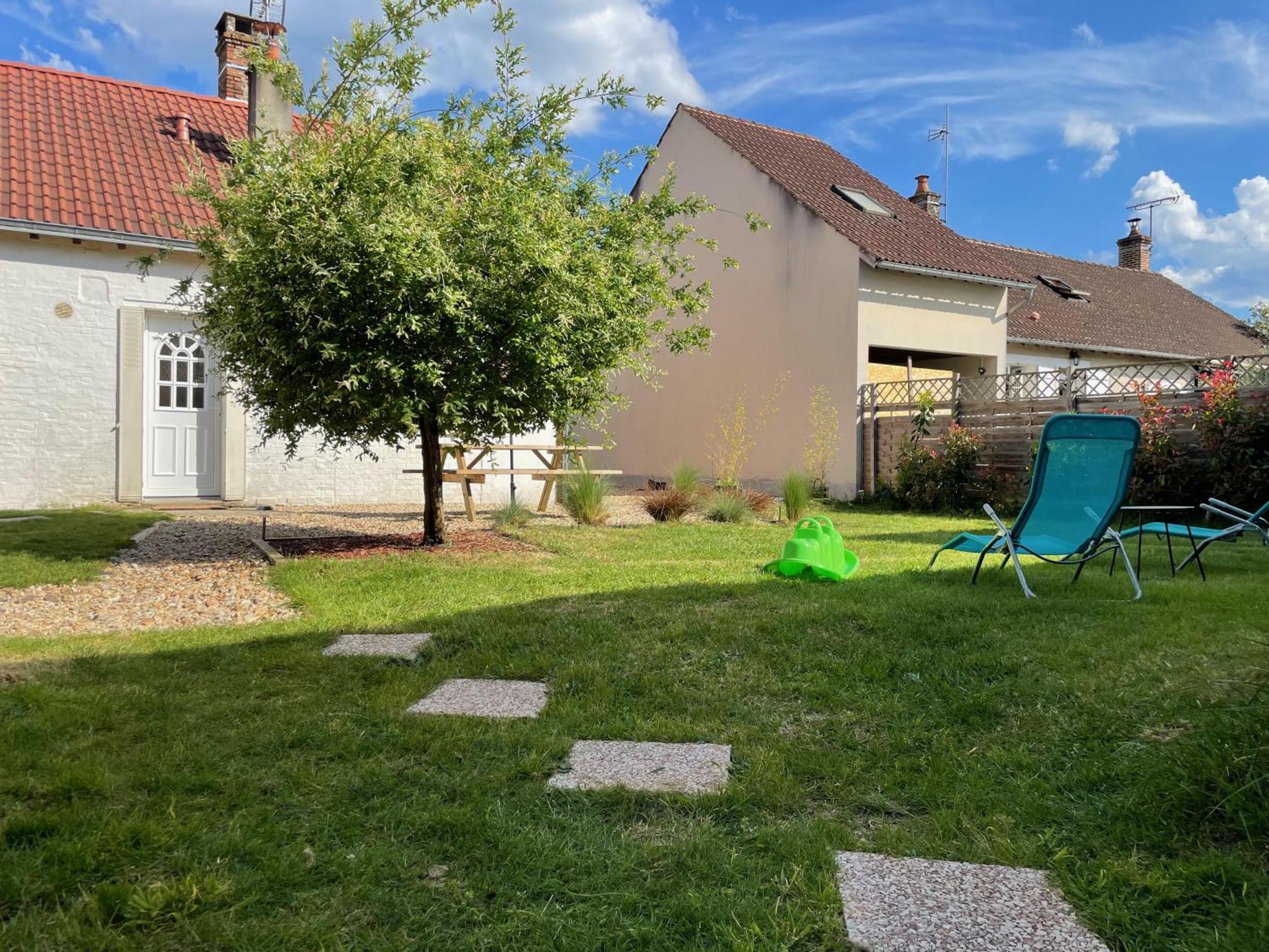 Le Cocoon D'Annabelle - Jolie Maison Avec Jeux Et Grand Jardin Pierrefitte-sur-Sauldre エクステリア 写真